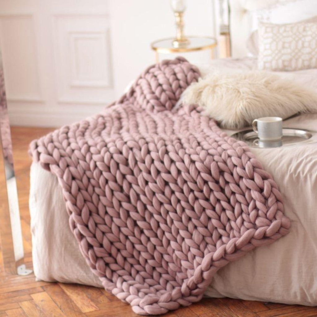 Learn to Arm Knit a Giant Blanket-Braw Wee Craft Club