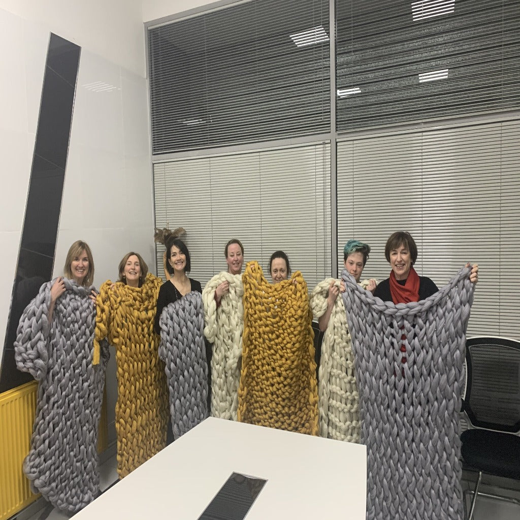 Learn to Arm Knit a Giant Blanket-Braw Wee Craft Club